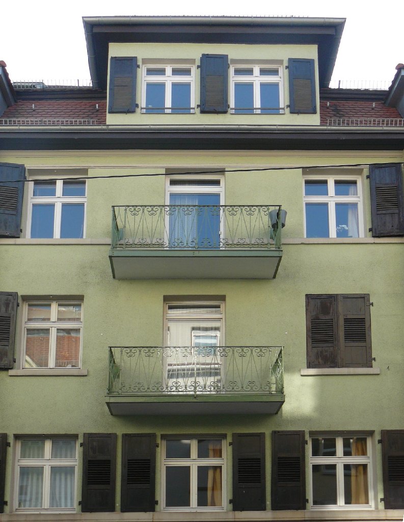 Hier haben wir ein paar hübsche Details der Schlößlestraße aufgenommen, wie die zierlichen Balkone, ...