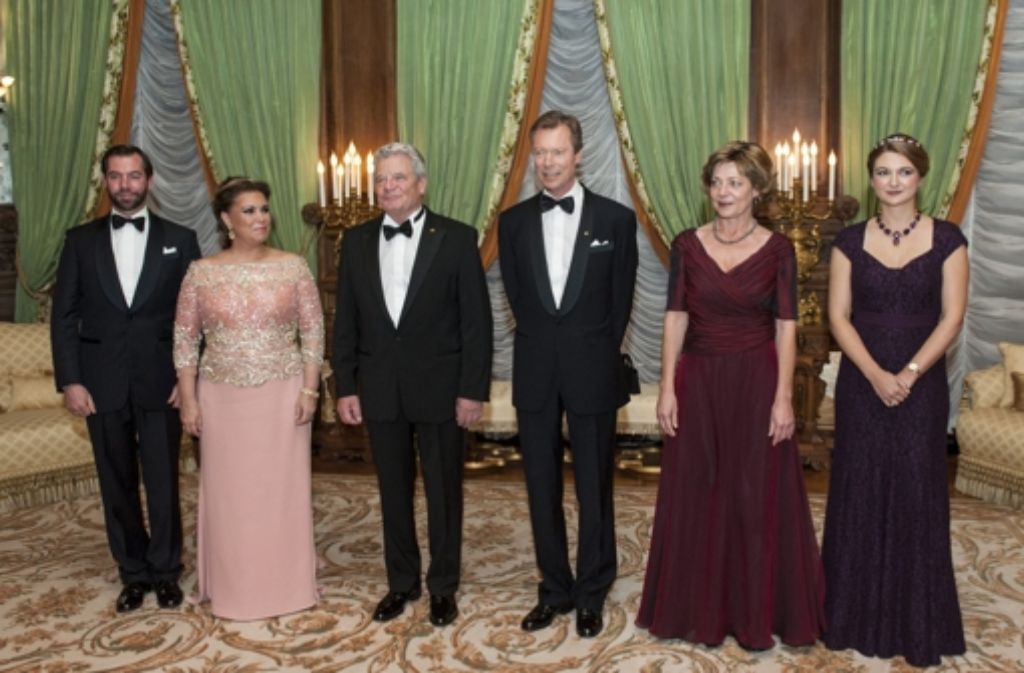 3. November 2014: Der Luxemburger Großherzog Henri und seine Familie empfangen Deutschlands Bundespräsidenten Joachim Gauck und seine Lebensgefährtin Daniela Schadt.