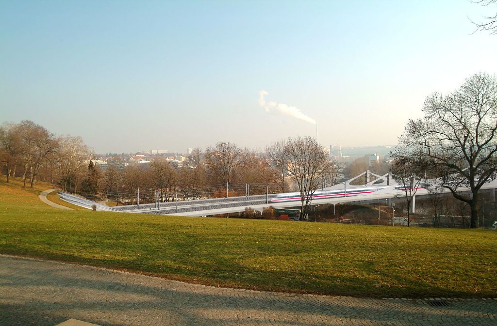 So soll die Bahnbrücke vom Schloss Rosenstein aus aussehen. Für die Fällung am Hang zum Neckar hinunter fehlen der Bahn aber weiterhin die Genehmigungen.