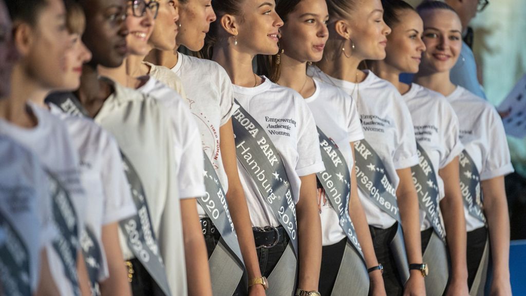  Jeweils eine Kandidatin aus jedem Bundesland kämpft um den Titel der „Miss Germany 2020“. Im Vorfeld durchlaufen die jungen Frauen eine Art Trainingslager. 