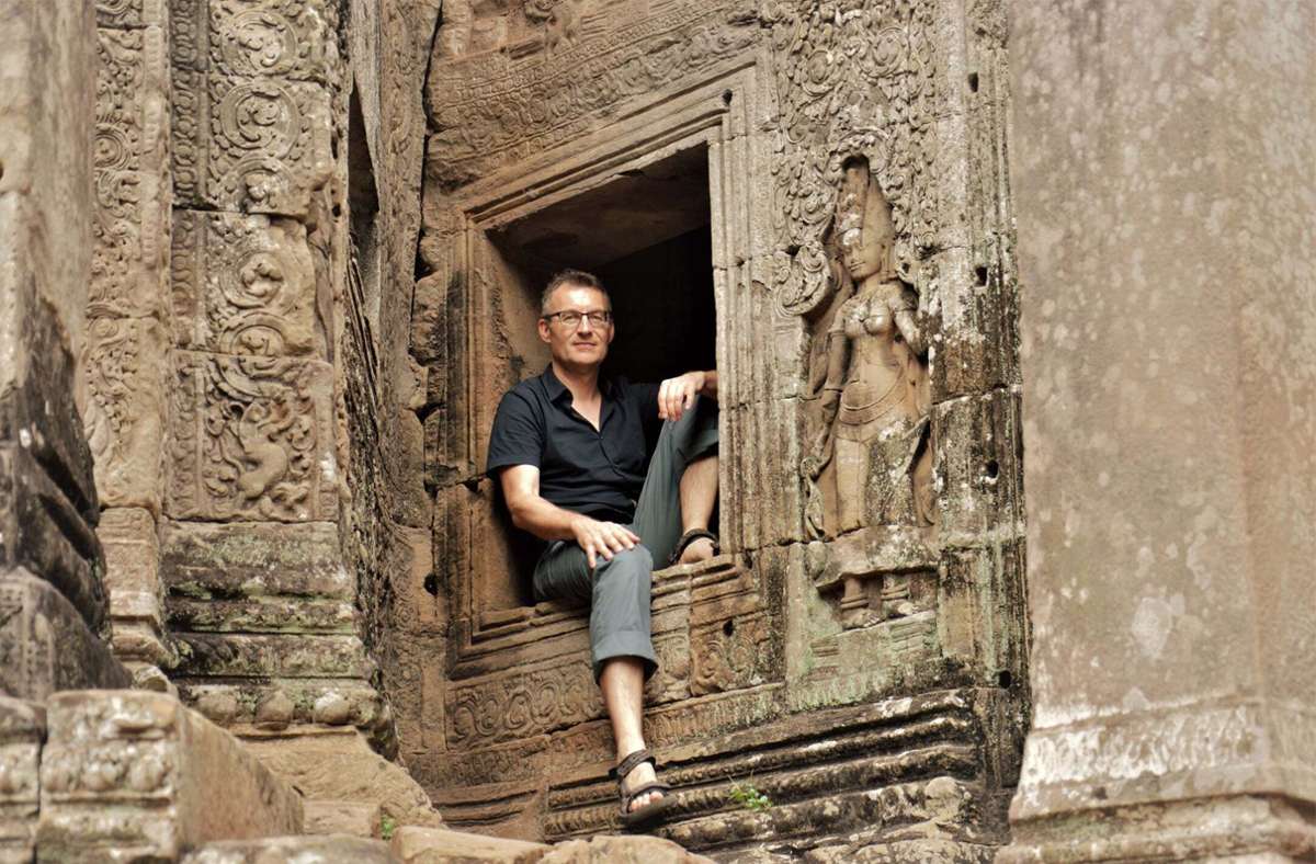 Der Autor hat die deutschen Spielorte von „World Runner“, alles geheimnisvolle, verlorene Orte, selbst besucht. Die Reiseroute des zweiten Bands sei eher eine Wunschliste für eigene Reiseziele, sagt Thomas Thiemeyer. In Kambodscha war der Autor schon, wie das Foto beweist.