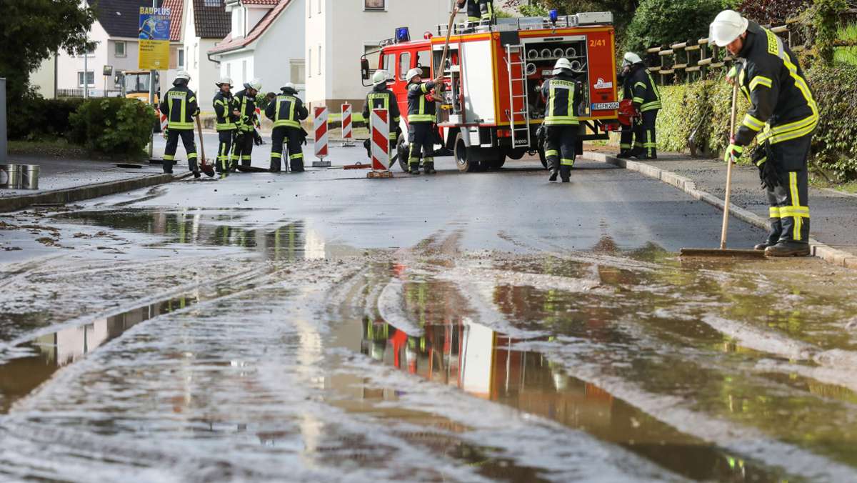 Unwetter in Baden-Württemberg: Starkregen sorgt für Sturzfluten und Streckensperrungen