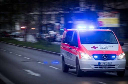 In Ludwigsburg kam es zu einem Autounfall mit einem Rettungswagen. Drei Personen wurden verletzt. Foto: Lichtgut/Achim Zweygarth