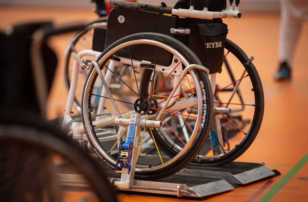 Der Rollstuhl ist exakt auf den Körperbau des gehandicapten Fechters angepasst.