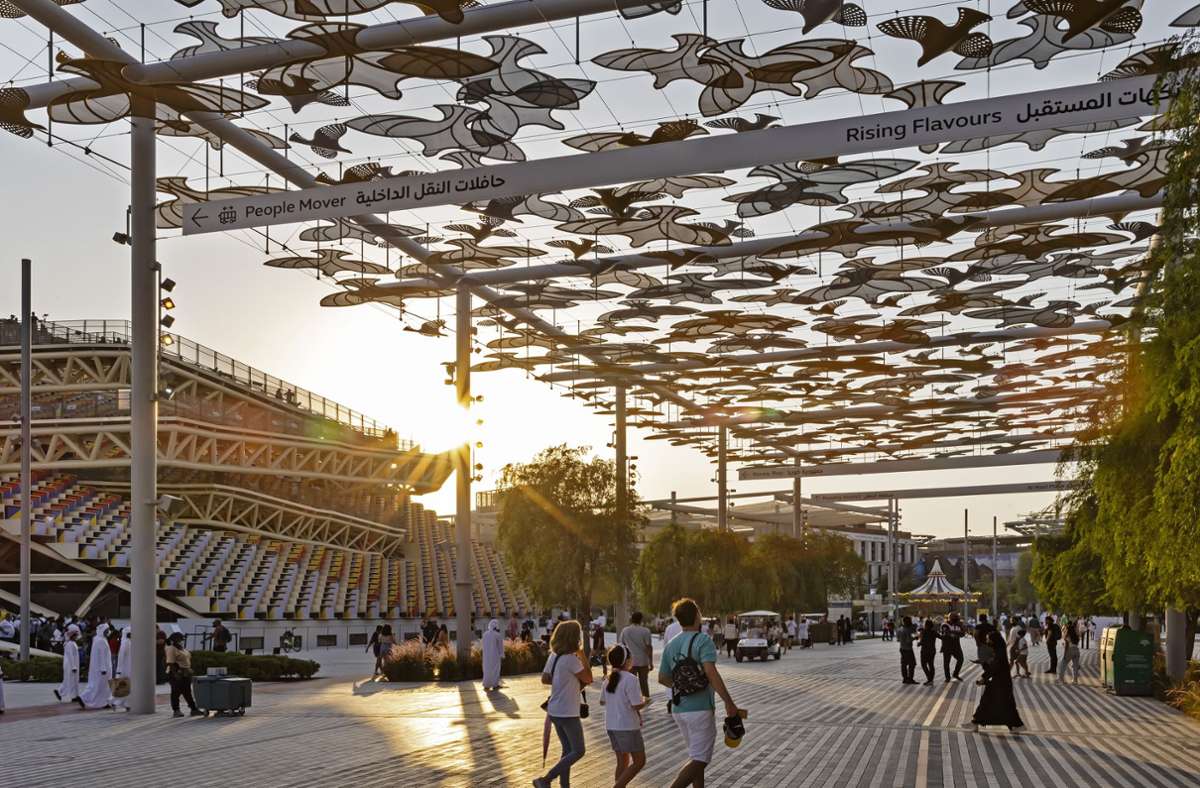 Für die Weltausstellung 2020 in Dubai entwickelte Werner Sobek innovative Verschattungsanlagen, die alle Länderpavillons auf dem Ausstellungsgelände miteinander verbinden. Diese Konstruktionen überspannen eine Fläche von rund 96 000 Quadratmetern.