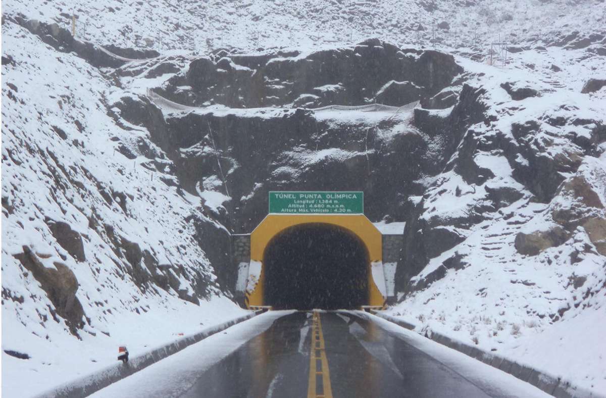Der höchstgelegene Tunnel der Welt: Der Punta-Olímpica-Tunnel liegt in den Anden in Peru auf gut 4700 Metern. Er wurde 2013 eröffnet. Der Tunnel ist zwar nur rund 1400 Meter lang, aber er verkürzt die Reise zwischen zwei Tälern von neun auf zweieinhalb Stunden.