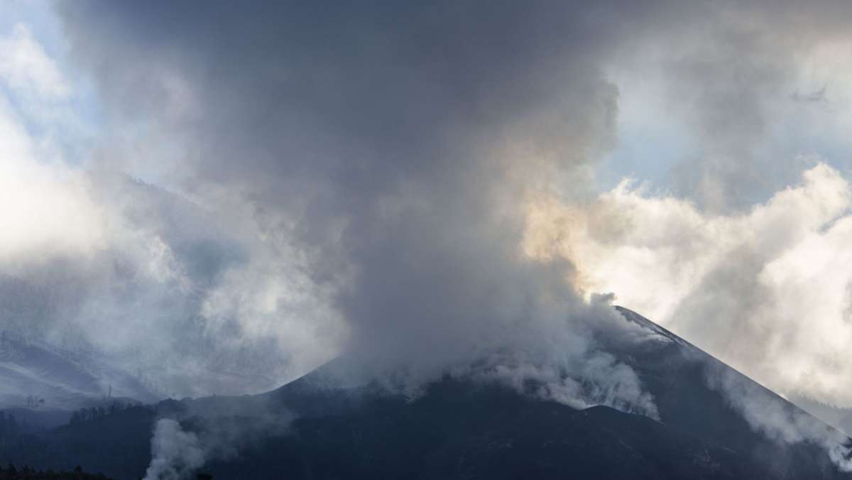 Vulkan auf La Palma: 30.000 Menschen  müssen stundenlang zu Hause bleiben