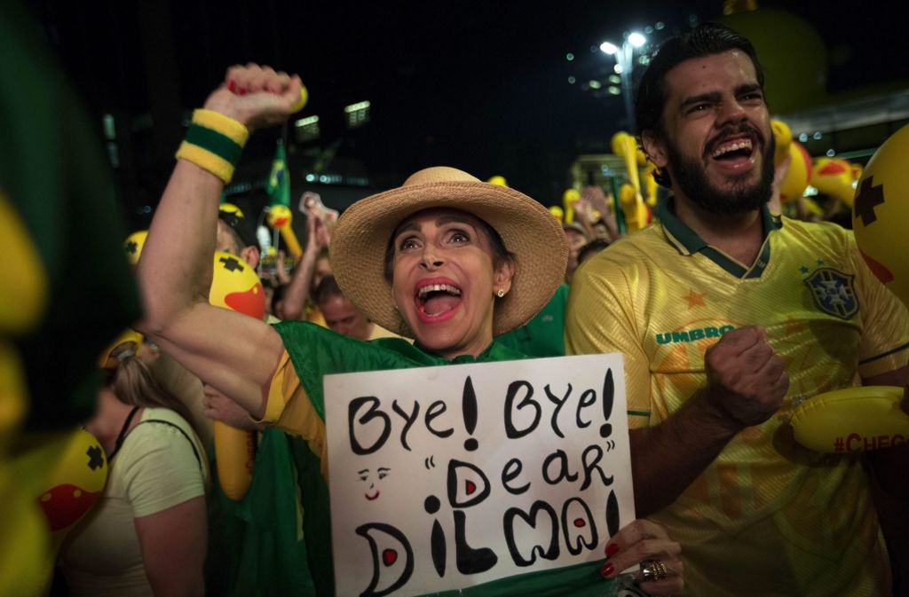„Bye! Bye! Dear Dilma!“ – Die Amtsenthebung von Rousseff steht bevor. Mit einer einfachen Mehrheit im Senat kann die Präsidentin für 180 Tage suspendiert werden.