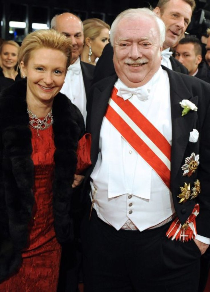 Wiens Bürgermeister Michael Haupl kam mit seiner Lebensgefährtin Barbara Horlein zum Höhepunkt der Wiener Ballsaison.