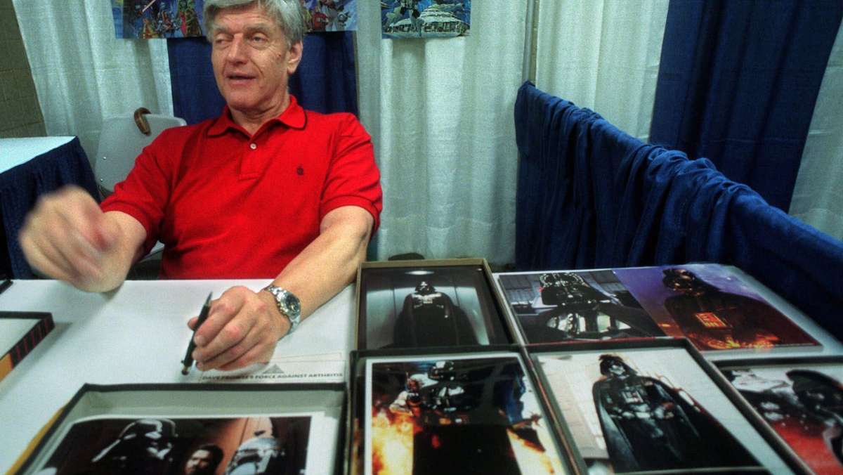  Trauer bei „Star Wars“-Fans in aller Welt. Darth-Vader-Darsteller Dave Prowse ist im Alter von 85 Jahren gestorben. 