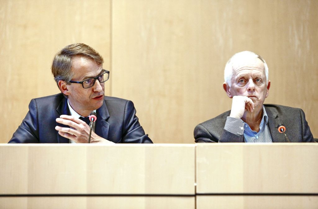 Neben dem Stuttgarter OB Fritz Kuhn wird auch Michael Föll (links) als ehemaliger Kankenhausbürgermeister  für das Versagen der Stadt im Klinikumskandal verantwortlich gemacht. Foto: Lichtgut/Leif Piechowski