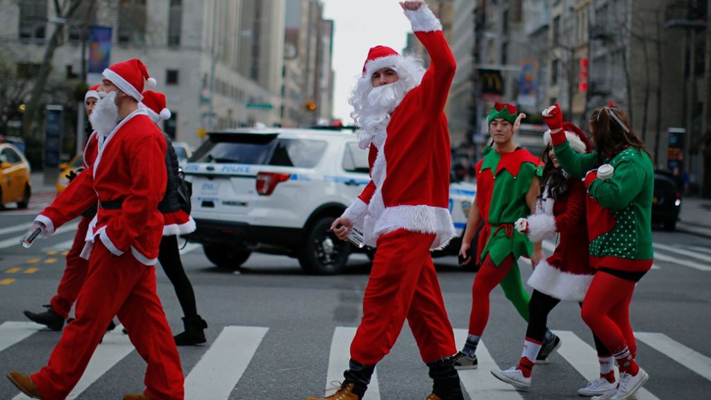 Santacon in New York: Pöbelnde und pinkelnde Weihnachtsmänner