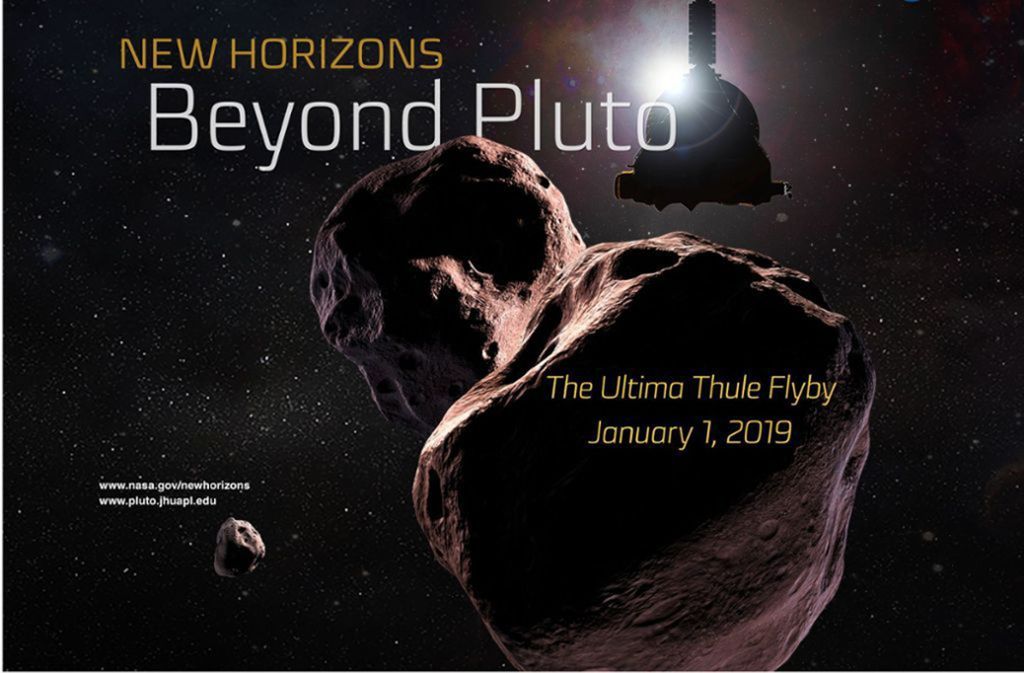 New Horizons hat ungefähr die Größe eines Konzertflügels. Das Gesamtgewicht inklusive 77 Kilogramm Treibstoff und 30 Kilogramm wissenschaftlicher Nutzlast beträgt 478 Kilogramm.