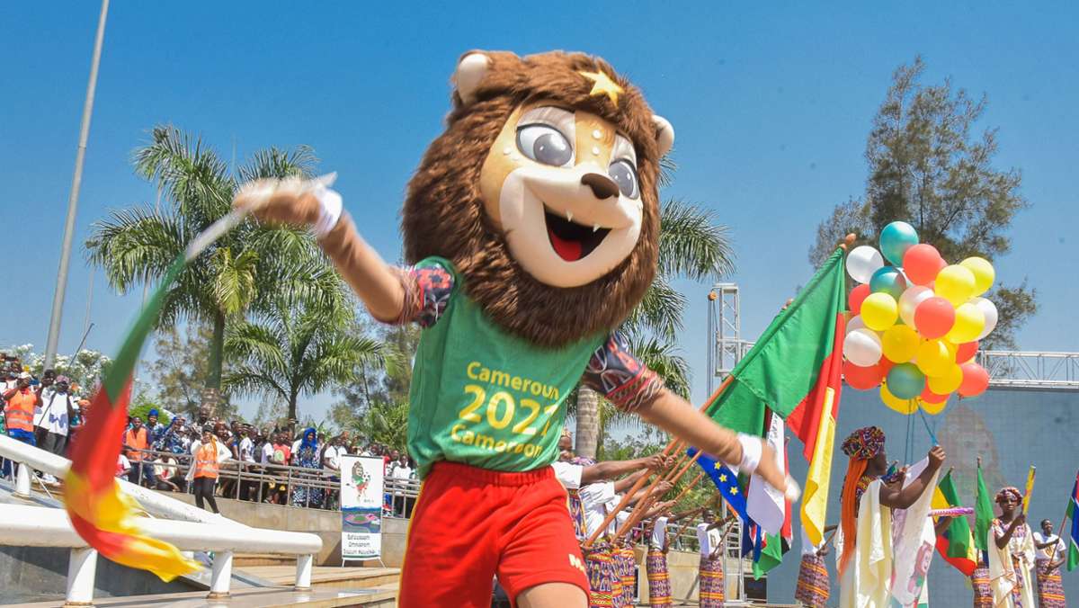  Am 9. Januar 2022 beginnt der Afrika Cup in Kamerun. Hier erfahren Sie alles über den Spielplan, die teilnehmenden Nationen, die wichtigsten Termine und die Übertragungen im TV und via Livestream. 