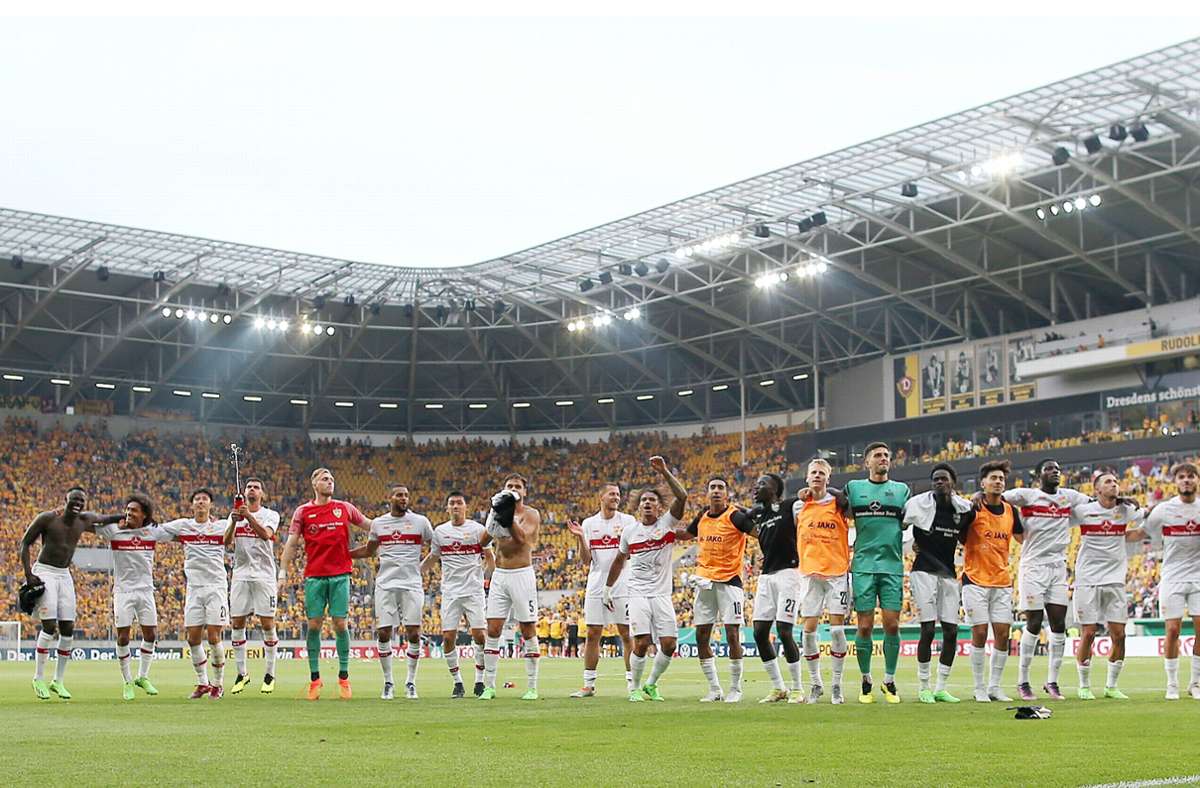 Dem VfB gelingt der Pflichtspielauftakt in die neue Saison. In der ersten Runde des DFB-Pokals gewinnt das Team mit 1:0 bei Dynamo Dresden. Das Tor des Tages erzielt Darko Churlinov, der den Club wenige Wochen später in Richtung England verlässt.