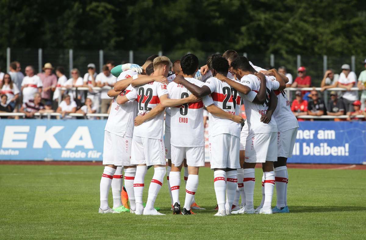 Zum Auftakt des Trainingslagers heißt der Gegner im dritten Testspiel am 9. Juli FC Zürich. Anfangs tut sich die vermeintliche Stammelf des VfB gegen den Schweizer Meister schwer und liegt zur Pause vor 3600 Fans in Friedrichshafen mit 0:1 zurück.