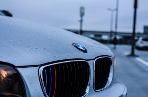 Der BMW stand abgeschlossen am Straßenrand. (Symbolbild) Foto: Pixabay