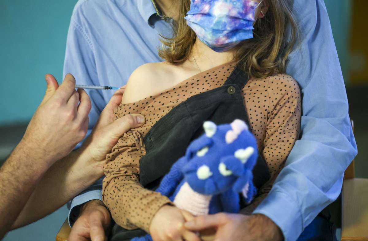 Lasse ich mein Kind impfen oder nicht – diese Frage stellen sich alle Eltern in dieser Pandemie. Foto: dpa/Jan Woitas
