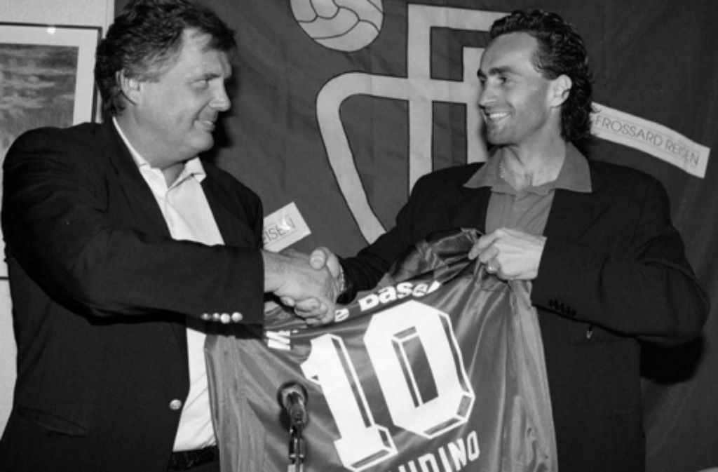 Nach Zwischenstationen in Manchester und Mexiko kommt Gaudino nach Frankfurt zurück. Am 30. Mai 1997 wechselt er von dort zum FC Basel. Im Bild: Rene Jaeggi (l.) und Gaudino (r.). Es folgen Einsätze in Bochum, der Türkei und bei seinem Heimatverein, dem SV Waldhof Mannheim.