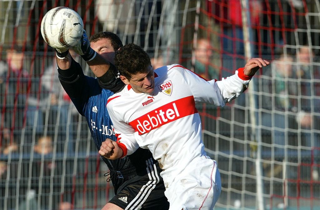 Der junge Mario Gomez begann im Alter von fünf Jahren seine Fußballkarriere. Nach Stationen in Unlingen, Bad Saulgau und Ulm wechselte der gebürtige Riedlinger mit 16 Jahren zum VfB.