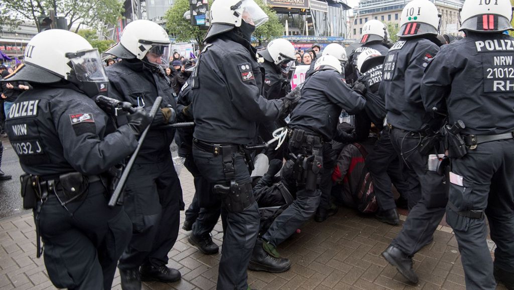 AfD-Bundesparteitag in Köln: Polizist bei Anti-AfD-Demo verletzt