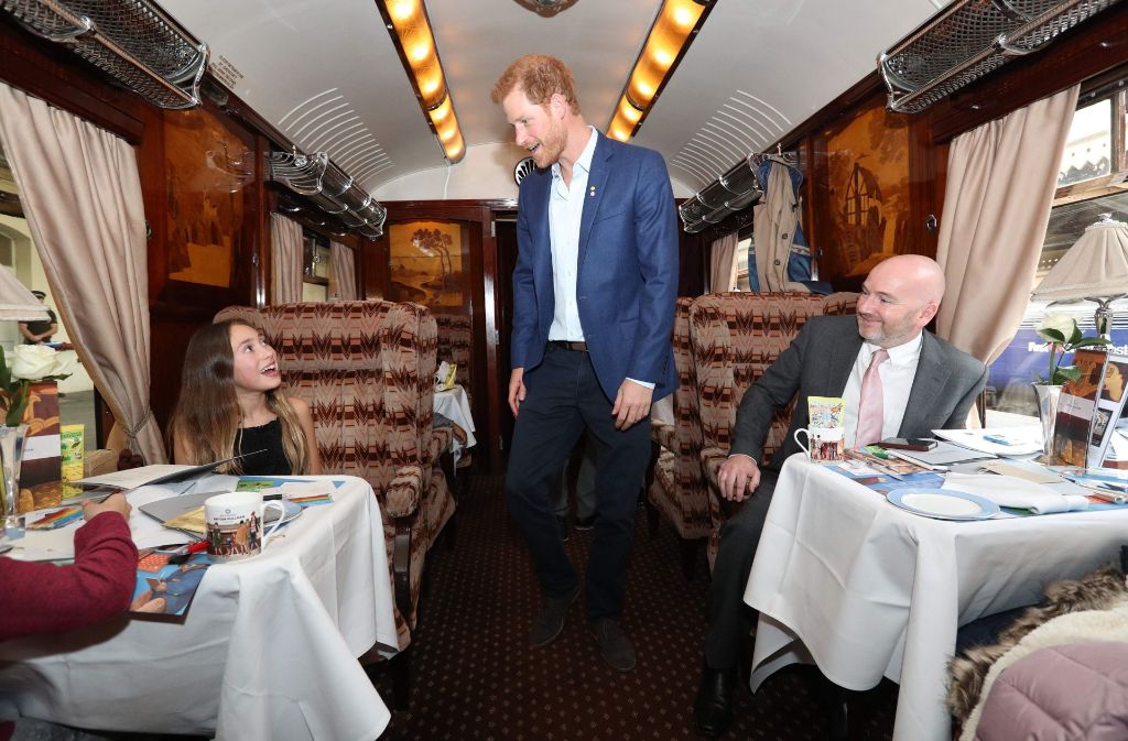 Die Royals begaben sich in die verschiedenen Zugabteile, um mit möglichst vielen Kindern zu sprechen.