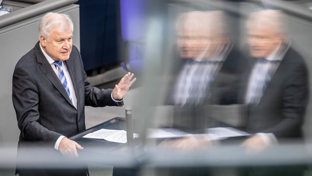 FDP fordert Rücktritt von Horst Seehofer: Seehofer: „Man muss Gesetze kompliziert machen“