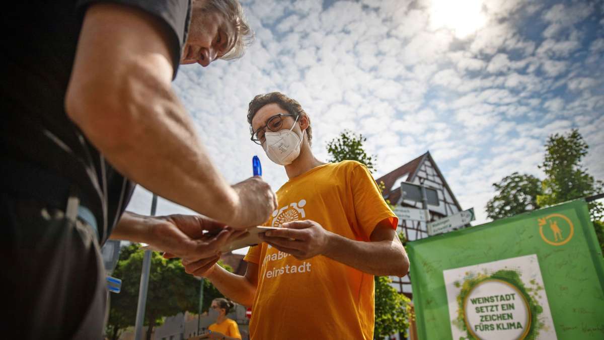  Das Klimabündnis Weinstadt präsentiert dem Gemeinderat einen Plan mit konkreten Vorschlägen, wie bis 2035 Schadstoffe vermieden werden. Ob die Räte dabei mitziehen, ist noch offen. Erste kritische Stimmen gibt es bereits. 