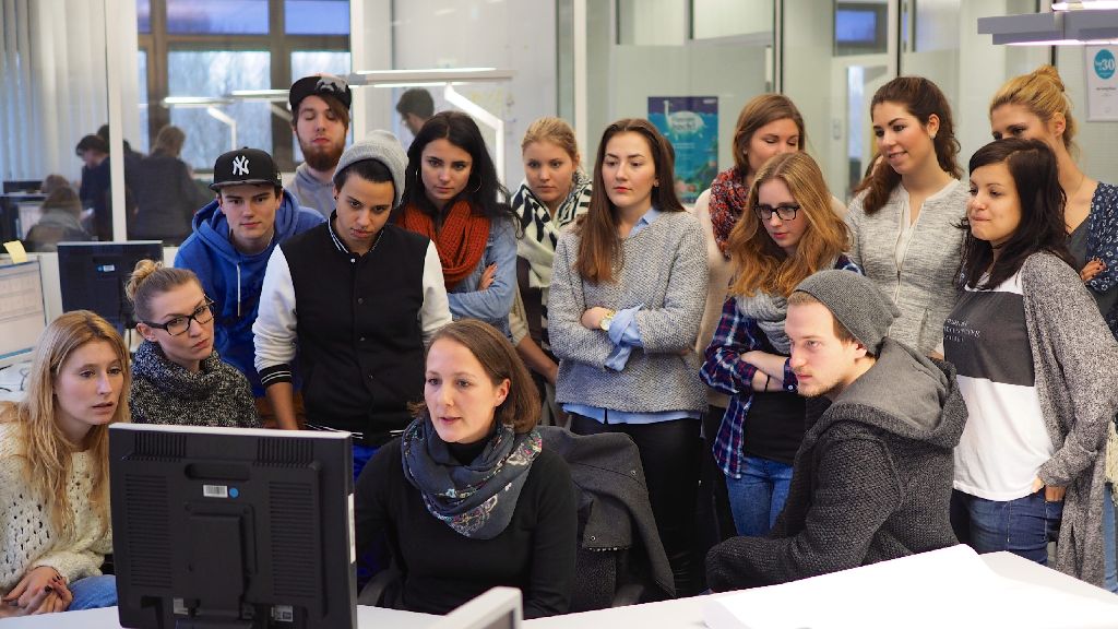 36 Studentinnen und Studenten der Hochschule der Medien Stuttgart üben in der Redaktion der Stuttgarter Zeitung die Nachrichtenauswahl. Weitere Bilder zeigt die folgende Fotostrecke.