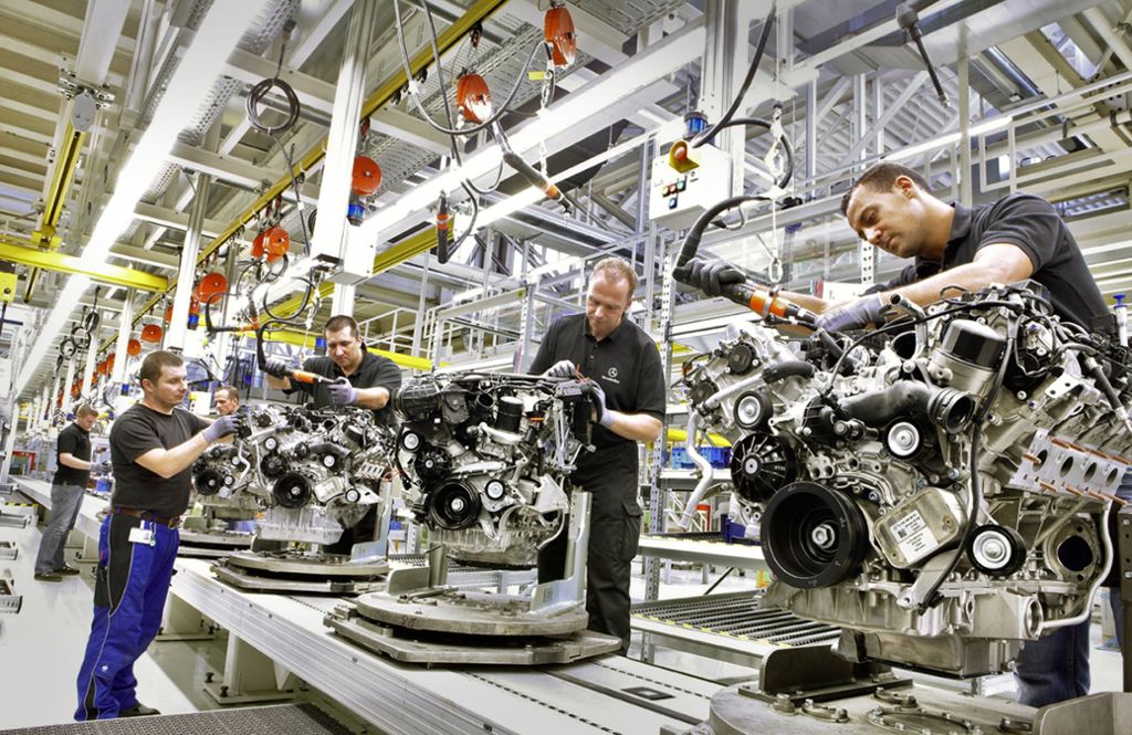 Im Stammwerk Untertürkheim werden heute Motoren gefertigt. Künftig sollen dort auch Batterien für Elektromotoren entwickelt werden. Foto: Daimler