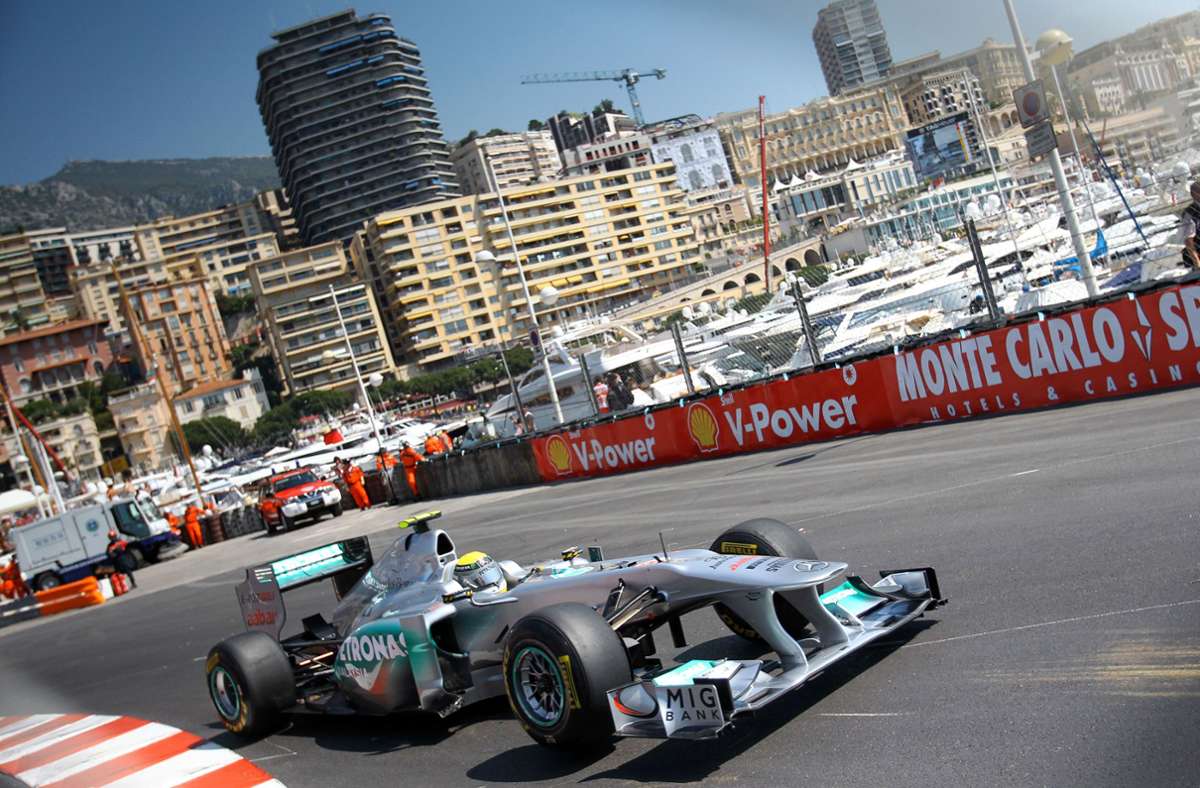 Platz 2: Wo Träume wahr werden? Natürlich in Monaco. Dort war die Formel 1 insgesamt 66 mal zu Gast. Und sie kommt immer wieder gerne her. Es geht da nicht nur ums Rennen – es geht ums Sehen und Gesehenwerden. Der Party-Grand-Prix ist ein nicht wegzudenkender Klassiker.