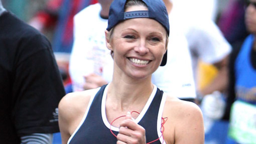  42 Kilometer in fünf Stunden, 41 Minuten: Pamela Anderson ist ihren ersten New York Marathon gelaufen. Der Ex-Baywatch-Star quälte sich für den guten Zweck. 