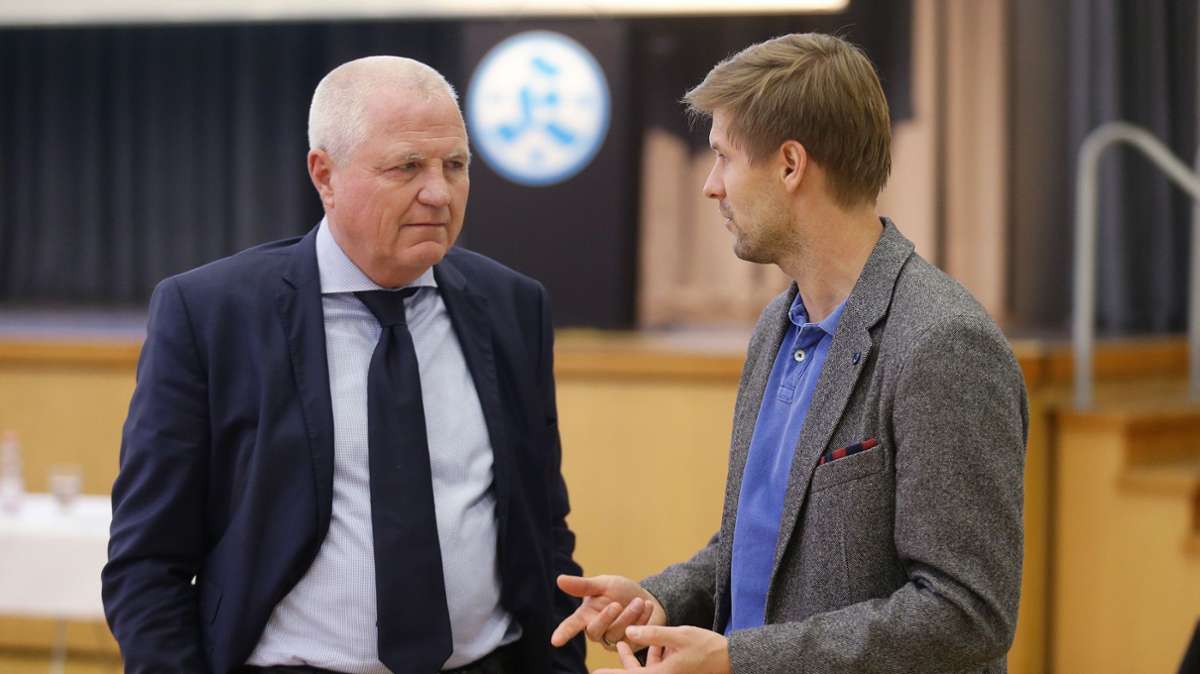 Präsident Rainer Lorz und Sportdirektor Marc Stein tauschen sich aus.