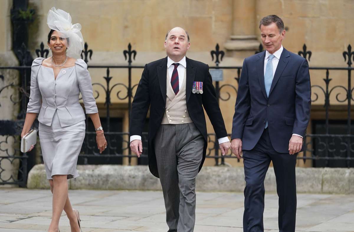 Ministerriege (von links): Die britische Innenministerin Suella Braverman, Verteidigungsminister Ben Wallace und Finanzminister Jeremy Hunt