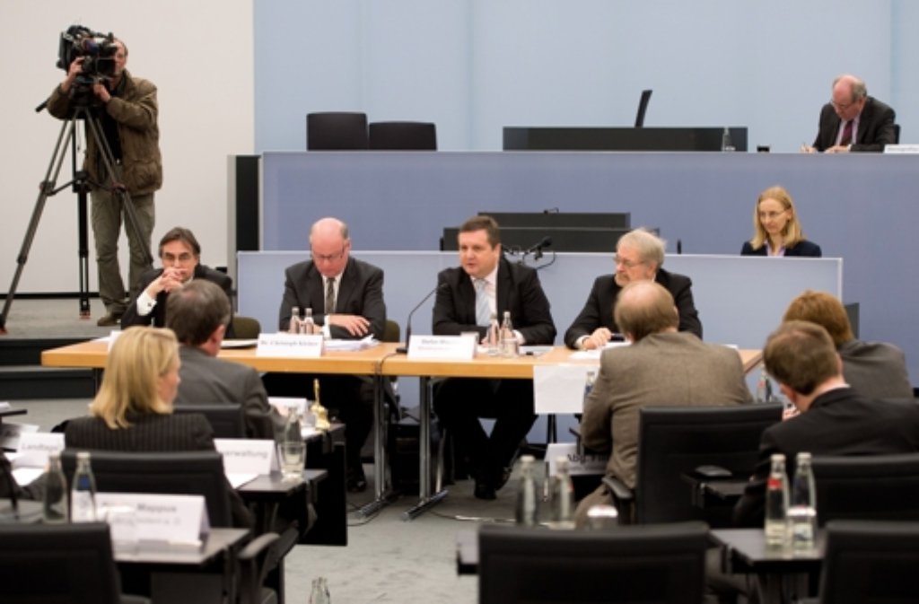 Stefan Mappus ist an diesem Freitag in Stuttgart vor den Untersuchungsauschuss zum EnBW-Deal getreten. Hier einige Bilder.
