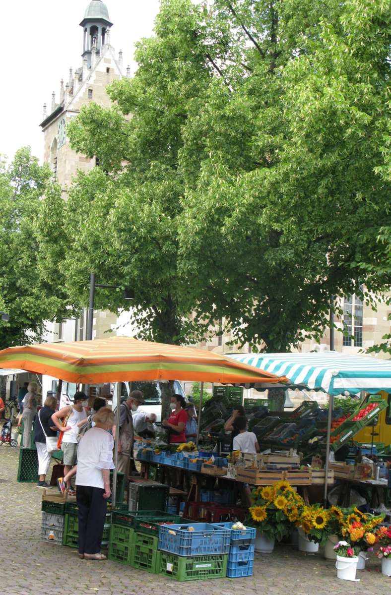 Das Wetter spielte am Samstag mit, entspannte Sommerstimmung auf dem Markt.