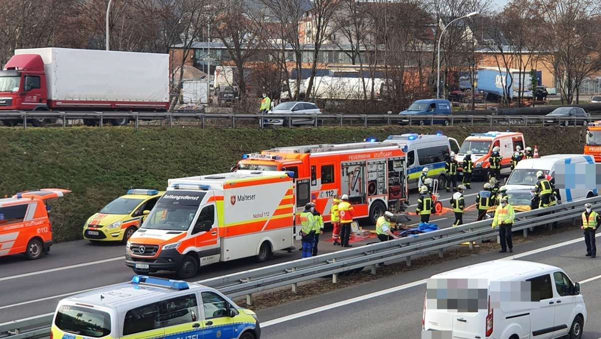 Schwer Verletzte bei Stuttgart-Wangen: Teilsperrung der B10 nach Unfall Höhe Otto-Konz-Brücken