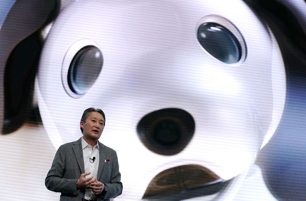 Sony hat auf der CES 2018 den Roboterund „Aibo“ vorgestellt, der durch künstliche Intelligenz die technikbegeisterten Herzen des Publikums erreichen soll.