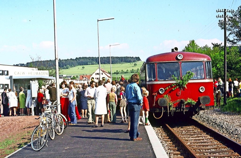 Zwischen Calw und Weil der Stadt fuhr schon ein Zug – hier hält er 1974 in  Heumaden. 2018 soll er das wieder tun. Foto: Archiv