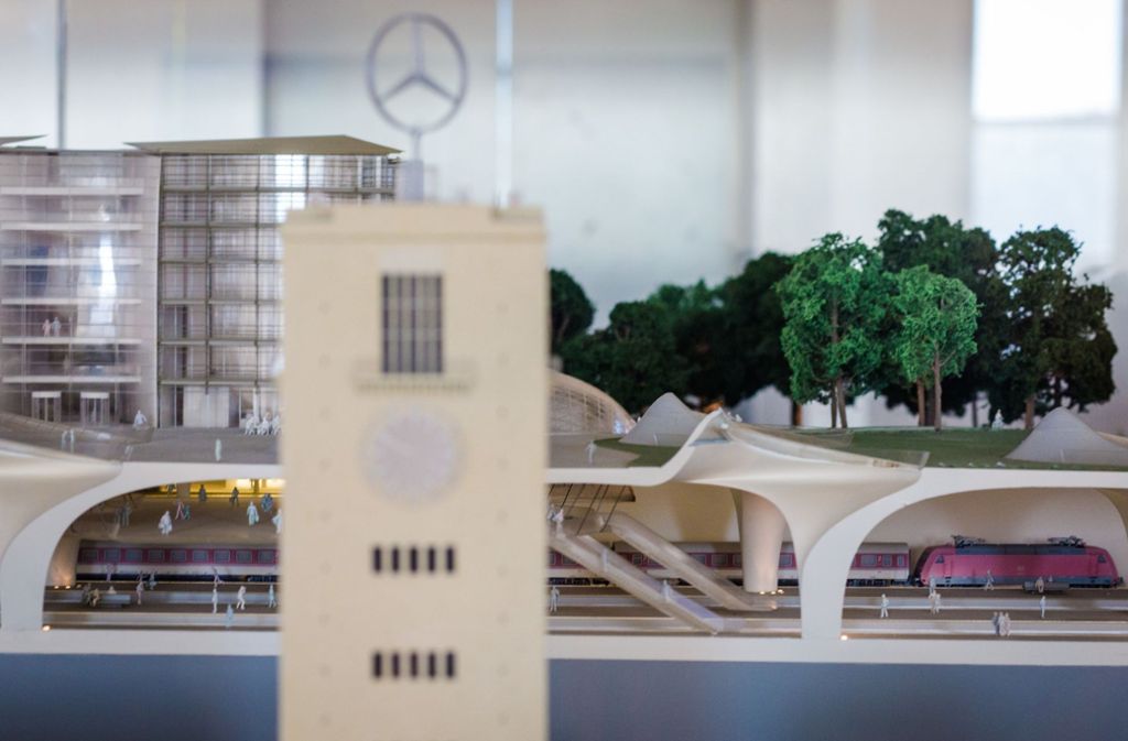 Ein Modell des geplanten, neuen Stuttgarter Hauptbahnhofs. Foto: dpa/Christoph Schmidt