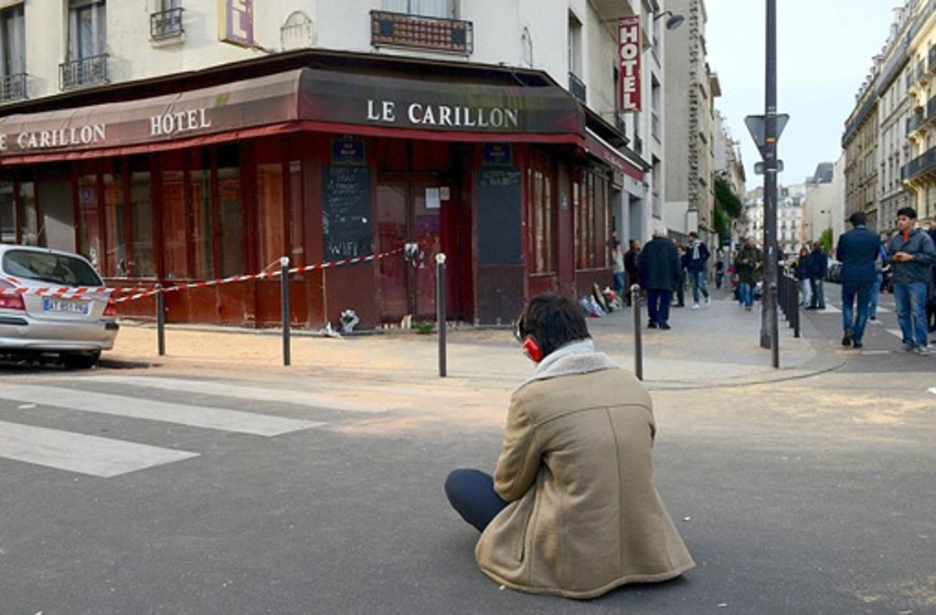 In Frankreich und der Welt herrscht große Trauer nach den Anschlägen von Paris. Der IS hat sich mittlerweile zu den Anschlägen bekannt.