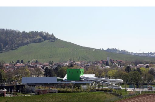 Das Kombibad F3  mit seinem giftgrünen Turm sorgt für 30,5 Millionen Euro Schulden. Foto: Patricia Sigerist