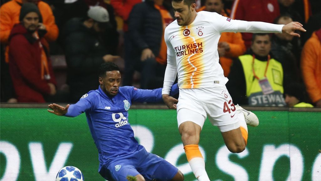 Der VfB ist sich offenbar mit Galatasaray Istanbul über einen Wechsel des Innenverteidigers Ozan Kabak einig. Kommt der 18-Jährige nach Stuttgart, stellt sich erneut die Frage nach der Zukunft von Benjamin Pavard. 