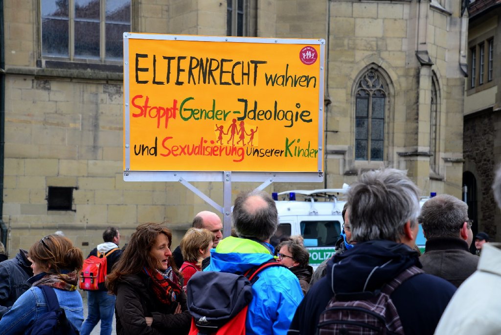 Demo in Stuttgart: Die Bildungsplan-Gegner fürchten eine Übersexualisierung ihrer Kinder. Foto: www.7aktuell.de |