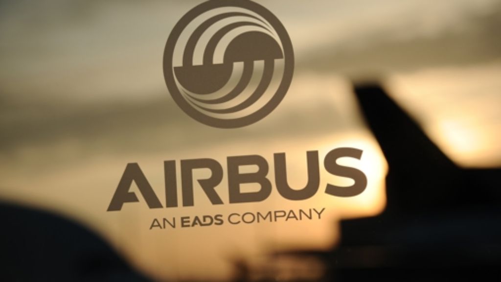  Der europäische Flugzeugbauer Airbus kann sich über Rekordzahlen im Jahr 2013 und prall gefüllte Auftragsbücher freuen. Die Unternehmensspitze sieht die Produktion für neun Jahre gesichert. 