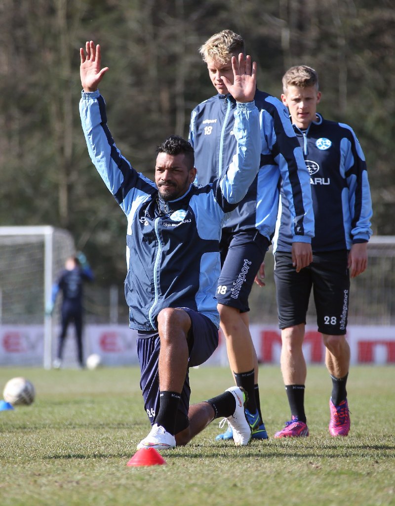 Die Stuttgarter Kickers im Training vor dem Spiel bei Hansa Rostock.