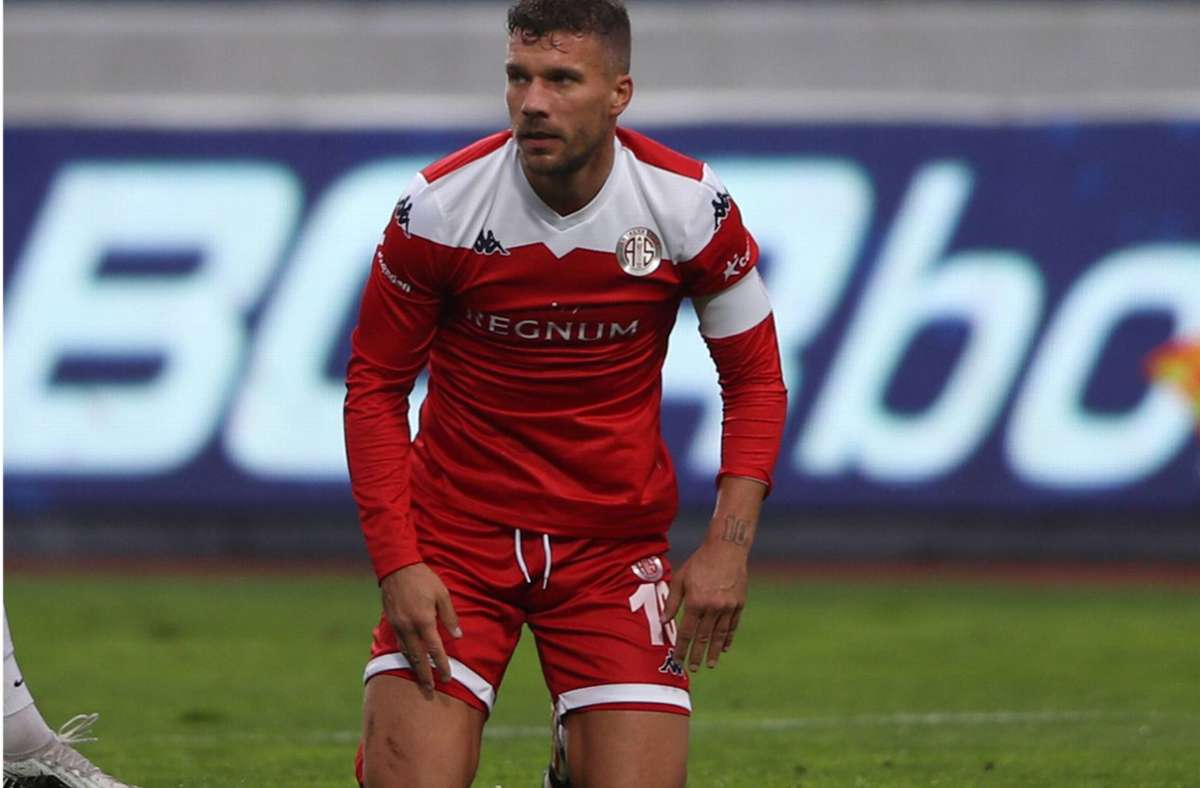 Lukas Podolski stand in diesem Jahr noch nicht einmal in der Startaufstellung von Antalyaspor – das setzt dem 35-Jährigen ziemlich zu. Foto: imago/Seskim
