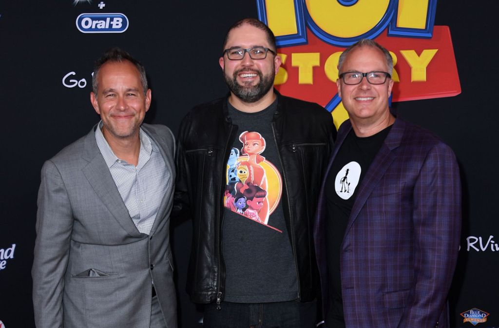 Regisseur Josh Cooley (l.) und die Produzenten Mark Nielsen (m.) und Jonas Rivera von „Toy Story 4“ auf dem roten Teppich vor dem El Capitan Theatre in Hollywood.