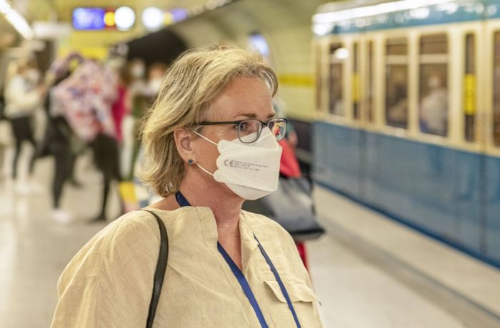 Maskenpflicht  in Bus und Bahn: Verkehrsverbund Stuttgart für freiwilliges Tragen