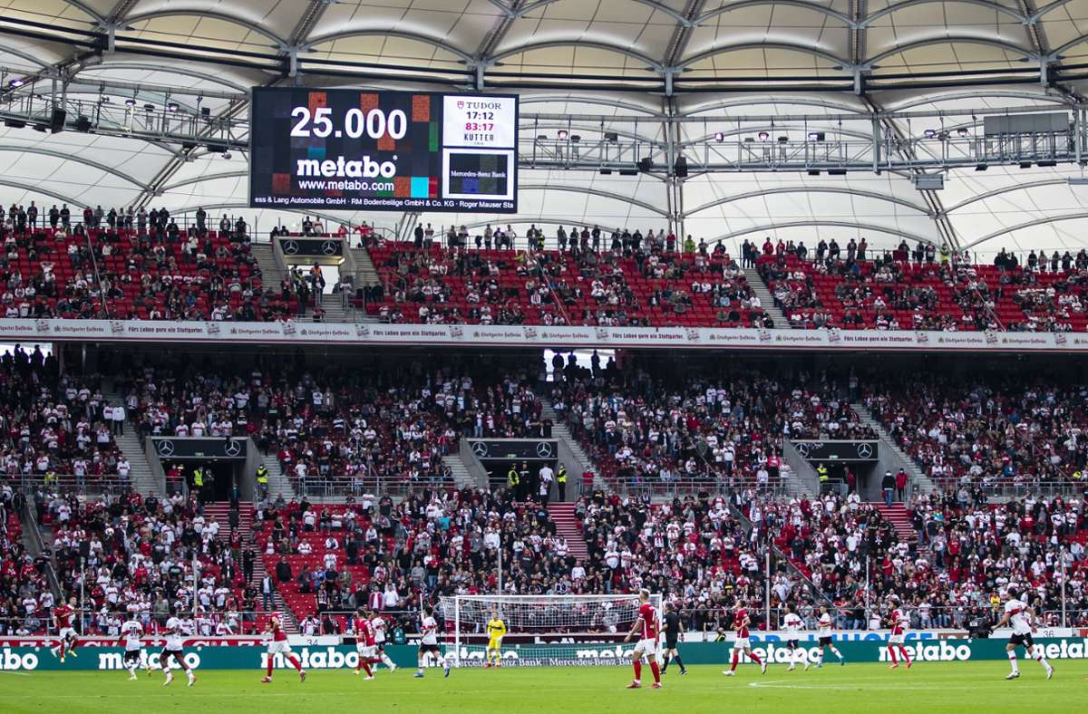 Dieses Bild gehört wohl der Vergangenheit an. Der VfB Stuttgart darf nun mehr als 25 000 Eintrittskarten für einen Stadionbesuch verkaufen. Foto: dpa/Tom Weller